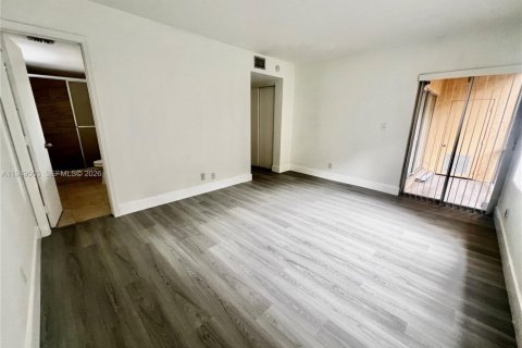 Снять в аренду кондоминиум в Корал-Спрингс, Флорида 2 спальни, 93.46м2, № 2005285 - фото 5