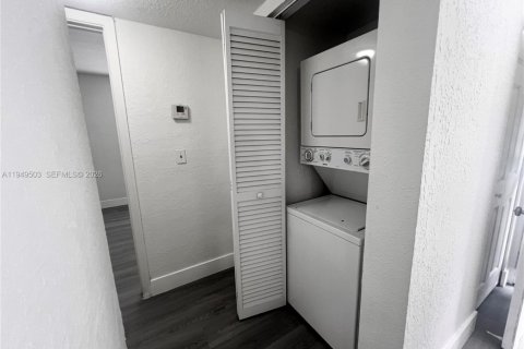 Снять в аренду кондоминиум в Корал-Спрингс, Флорида 2 спальни, 93.46м2, № 2005285 - фото 17