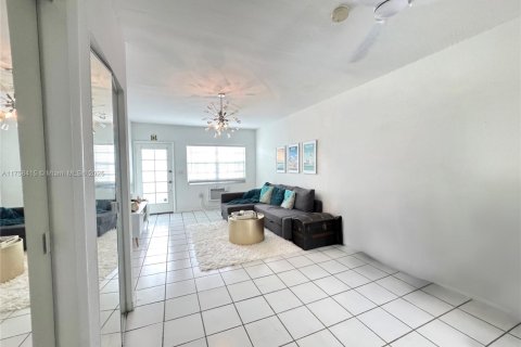 Copropriété à louer à Miami Beach, Floride: 1 chambre, 48.31 m2 № 1921070 - photo 5