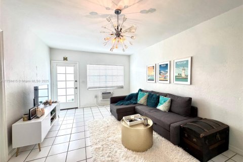Copropriété à louer à Miami Beach, Floride: 1 chambre, 48.31 m2 № 1921070 - photo 4