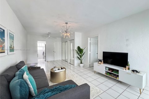 Copropriété à louer à Miami Beach, Floride: 1 chambre, 48.31 m2 № 1921070 - photo 12