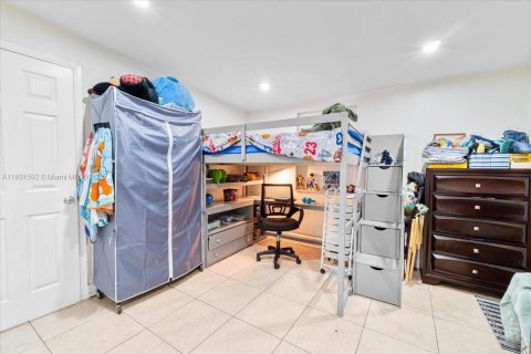 Casa en venta en West Park, Florida, 3 dormitorios, 130.99 m2 № 1946191 - foto 14