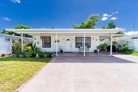 Casa en venta en West Park, Florida, 3 dormitorios, 130.99 m2 № 1946191 - foto 1