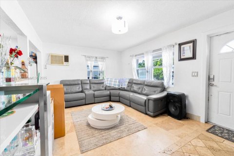 Casa en venta en West Park, Florida, 3 dormitorios, 130.99 m2 № 1946191 - foto 21