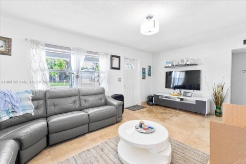 Casa en venta en West Park, Florida, 3 dormitorios, 130.99 m2 № 1946191 - foto 19