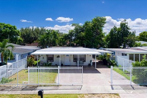 Casa en venta en West Park, Florida, 3 dormitorios, 130.99 m2 № 1946191 - foto 3