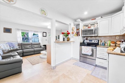 Casa en venta en West Park, Florida, 3 dormitorios, 130.99 m2 № 1946191 - foto 17