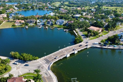 House in Saint Petersburg, Florida 5 bedrooms, 308.53 sq.m. № 2210032 - photo 25