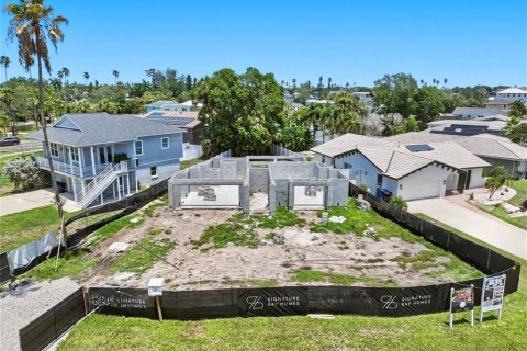 House in Saint Petersburg, Florida 5 bedrooms, 308.53 sq.m. № 2210032 - photo 23