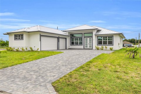 House in Port St. Lucie, Florida 4 bedrooms, 192.4 sq.m. № 1823413 - photo 2