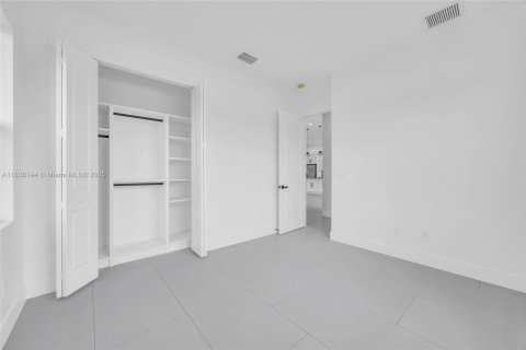 House in Port St. Lucie, Florida 4 bedrooms, 192.4 sq.m. № 1823413 - photo 24