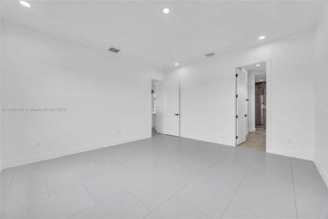 House in Port St. Lucie, Florida 4 bedrooms, 192.4 sq.m. № 1823413 - photo 28