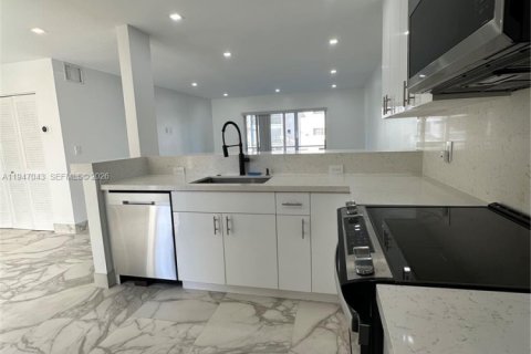 Снять в аренду квартиру в Холливуд, Флорида 2 спальни, 105.07м2, № 2003479 - фото 6