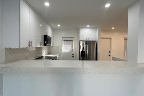 Снять в аренду квартиру в Холливуд, Флорида 2 спальни, 105.07м2, № 2003479 - фото 10