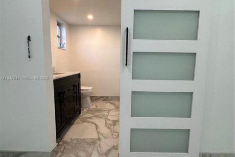 Снять в аренду квартиру в Холливуд, Флорида 2 спальни, 105.07м2, № 2003479 - фото 30