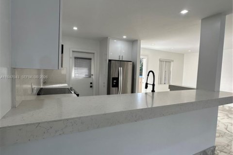 Снять в аренду квартиру в Холливуд, Флорида 2 спальни, 105.07м2, № 2003479 - фото 7