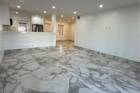 Снять в аренду квартиру в Холливуд, Флорида 2 спальни, 105.07м2, № 2003479 - фото 16