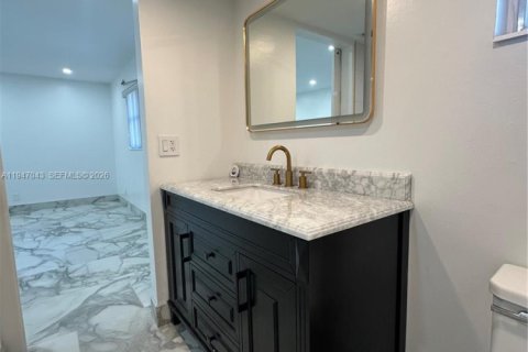 Снять в аренду квартиру в Холливуд, Флорида 2 спальни, 105.07м2, № 2003479 - фото 27