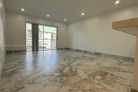 Снять в аренду квартиру в Холливуд, Флорида 2 спальни, 105.07м2, № 2003479 - фото 13