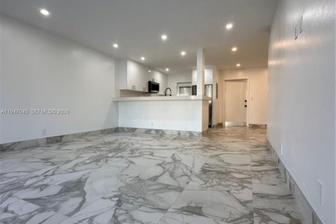 Снять в аренду квартиру в Холливуд, Флорида 2 спальни, 105.07м2, № 2003479 - фото 17