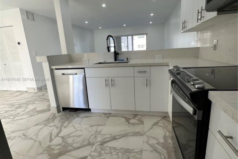 Снять в аренду квартиру в Холливуд, Флорида 2 спальни, 105.07м2, № 2003479 - фото 5