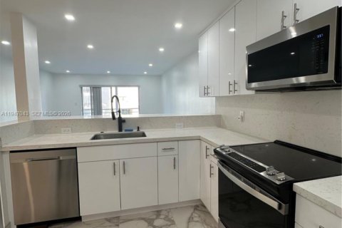 Снять в аренду квартиру в Холливуд, Флорида 2 спальни, 105.07м2, № 2003479 - фото 3