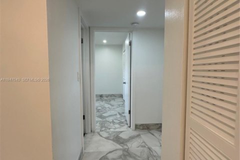 Снять в аренду квартиру в Холливуд, Флорида 2 спальни, 105.07м2, № 2003479 - фото 28