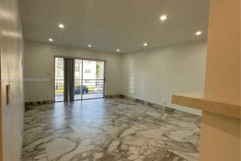 Снять в аренду квартиру в Холливуд, Флорида 2 спальни, 105.07м2, № 2003479 - фото 15