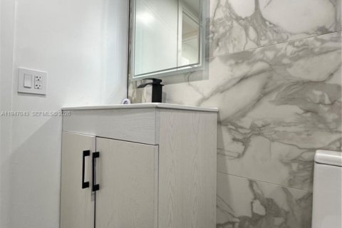 Снять в аренду квартиру в Холливуд, Флорида 2 спальни, 105.07м2, № 2003479 - фото 25