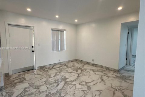 Снять в аренду квартиру в Холливуд, Флорида 2 спальни, 105.07м2, № 2003479 - фото 18