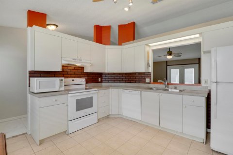 Villa ou maison à vendre à Port St. Lucie, Floride: 3 chambres, 110.74 m2 № 2346037 - photo 11