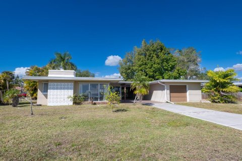 Casa en Punta Gorda, Florida 2 dormitorios, 142.7 m2 № 2124170