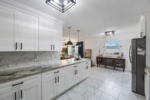 Casa en venta en Tampa, Florida, 6 dormitorios, 148.27 m2 № 2144827 - foto 12