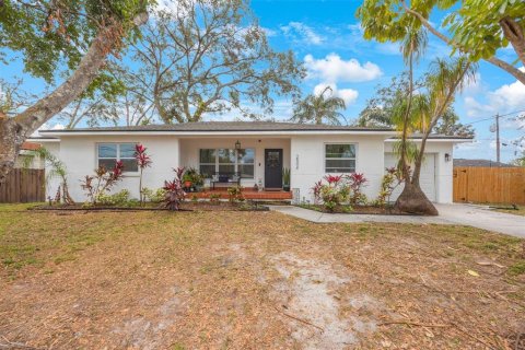 Casa en Tampa, Florida 6 dormitorios, 148.27 m2 № 2144827