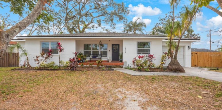 Casa en Tampa, Florida 6 dormitorios, 148.27 m2 № 2144827
