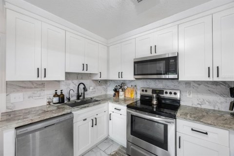 Casa en venta en Tampa, Florida, 6 dormitorios, 148.27 m2 № 2144827 - foto 11