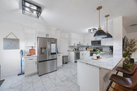 Casa en venta en Tampa, Florida, 6 dormitorios, 148.27 m2 № 2144827 - foto 9