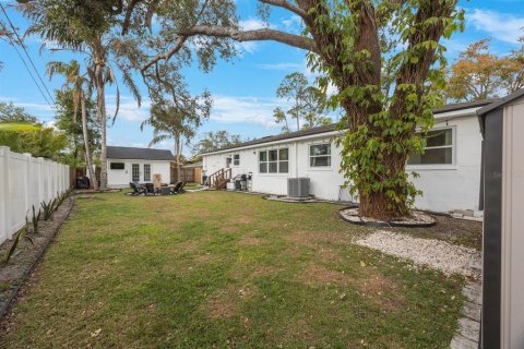 Casa en venta en Tampa, Florida, 6 dormitorios, 148.27 m2 № 2144827 - foto 28