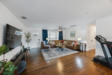 Casa en venta en Tampa, Florida, 6 dormitorios, 148.27 m2 № 2144827 - foto 4