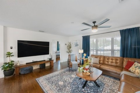 Casa en venta en Tampa, Florida, 6 dormitorios, 148.27 m2 № 2144827 - foto 5