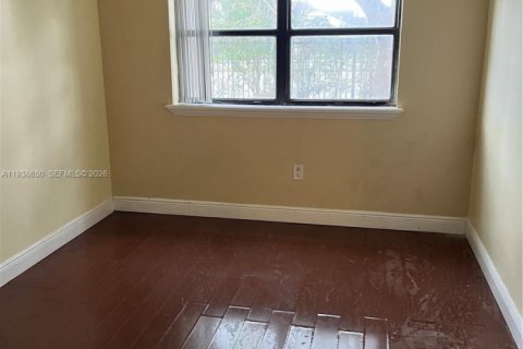 Condo in Miami, Florida, 2 bedrooms  № 1996328 - photo 15