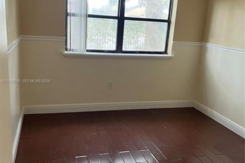 Condo in Miami, Florida, 2 bedrooms  № 1996328 - photo 10