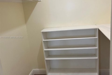 Condo in Miami, Florida, 2 bedrooms  № 1996328 - photo 16