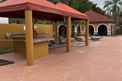 Condo in Miami, Florida, 2 bedrooms  № 1996328 - photo 21