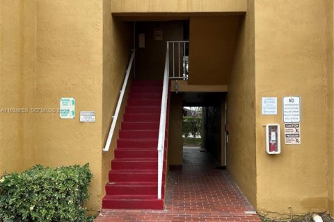 Condo in Miami, Florida, 2 bedrooms  № 1996328 - photo 3