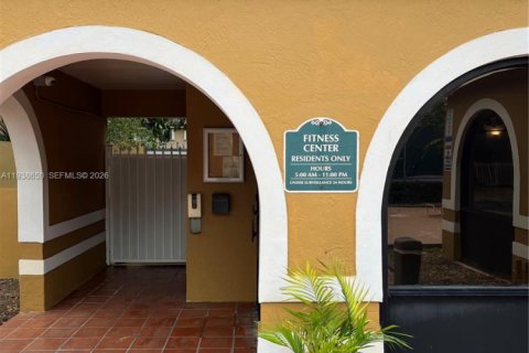 Condo in Miami, Florida, 2 bedrooms  № 1996328 - photo 23