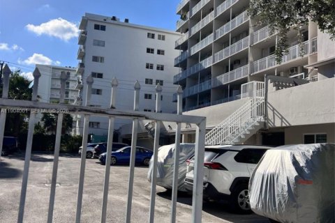Condominio en venta en Miami Beach, Florida, 1 dormitorio, 67.82 m2 № 2081875 - foto 6
