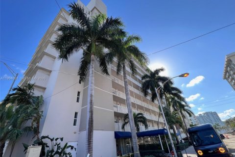 Condominio en venta en Miami Beach, Florida, 1 dormitorio, 67.82 m2 № 2081875 - foto 28