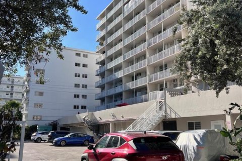 Condominio en venta en Miami Beach, Florida, 1 dormitorio, 67.82 m2 № 2081875 - foto 5