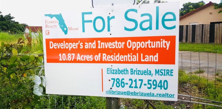 Terreno en Miami, Florida № 1985080